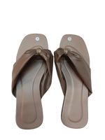 
              Flat Sandals
            